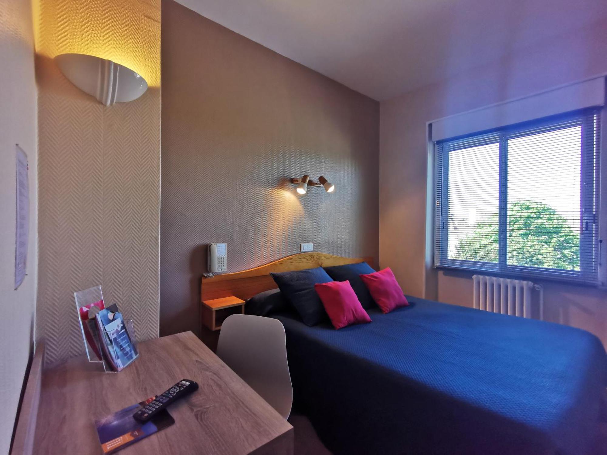 Hotel Le Pasteur Роаян Екстериор снимка